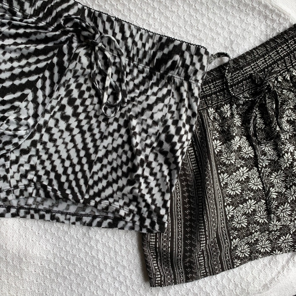 2 Shorts: one BEBOP Sz M & one CYNTHIA ROWLEY Sz S - Picture 4 of 8